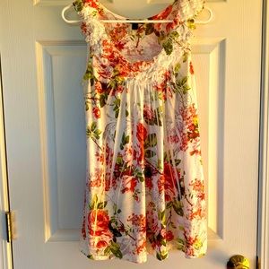 Pretty fresh look. Embellished neckline. Three-quarter length tunic.